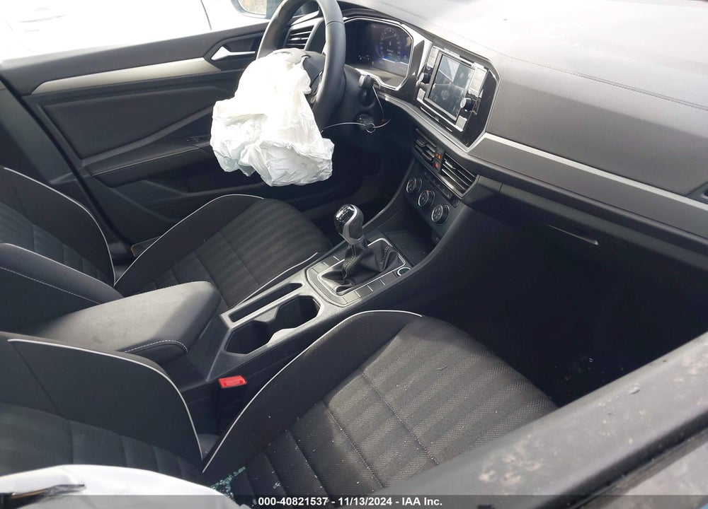 2024 VOLKSWAGEN JETTA 1.5T SPORT VIN: 3VWAM7BU0RM084720