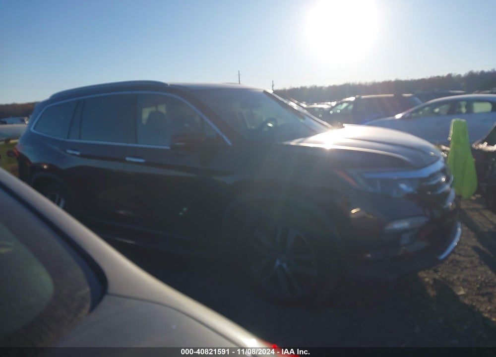 2016 HONDA PILOT TOURING VIN: 5FNYF6H95GB096551