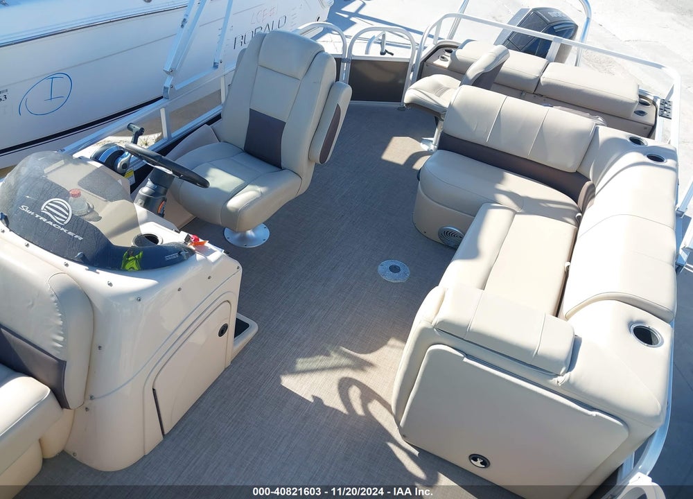 2019 SUNTRACKER FB22BLX VIN: BUJ70336E919