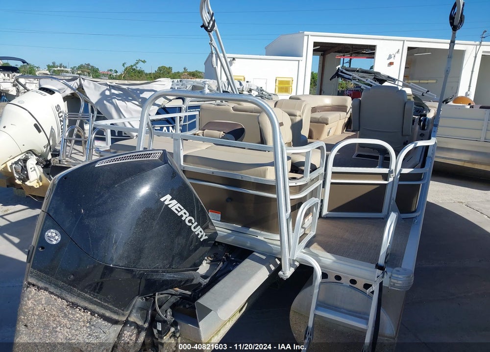 2019 SUNTRACKER FB22BLX VIN: BUJ70336E919