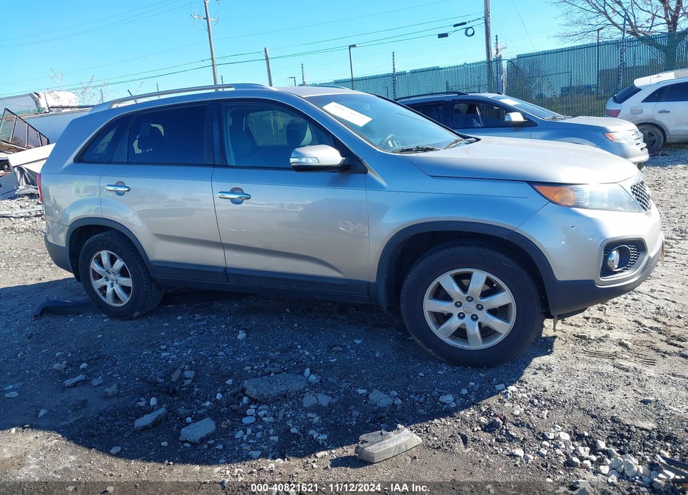 2013 KIA SORENTO LX VIN: 5XYKT3A67DG399980