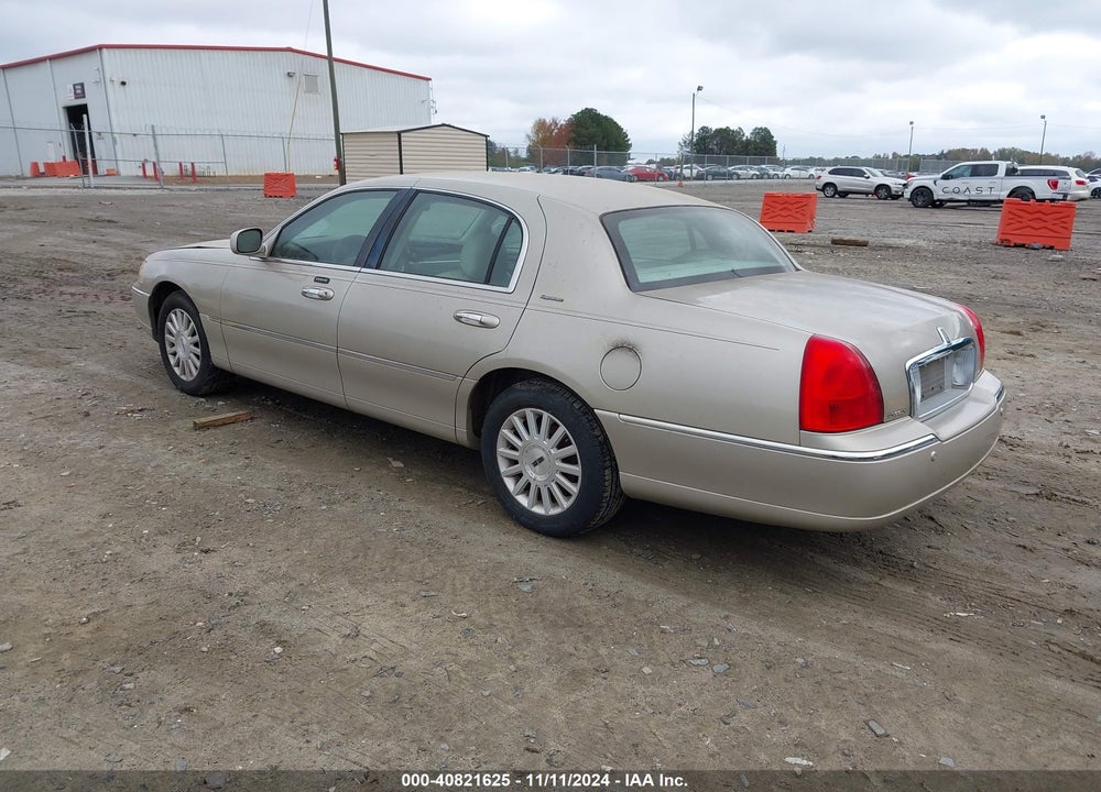 2004 LINCOLN TOWN CAR SIGNATURE VIN: 1LNHM81W14Y653660