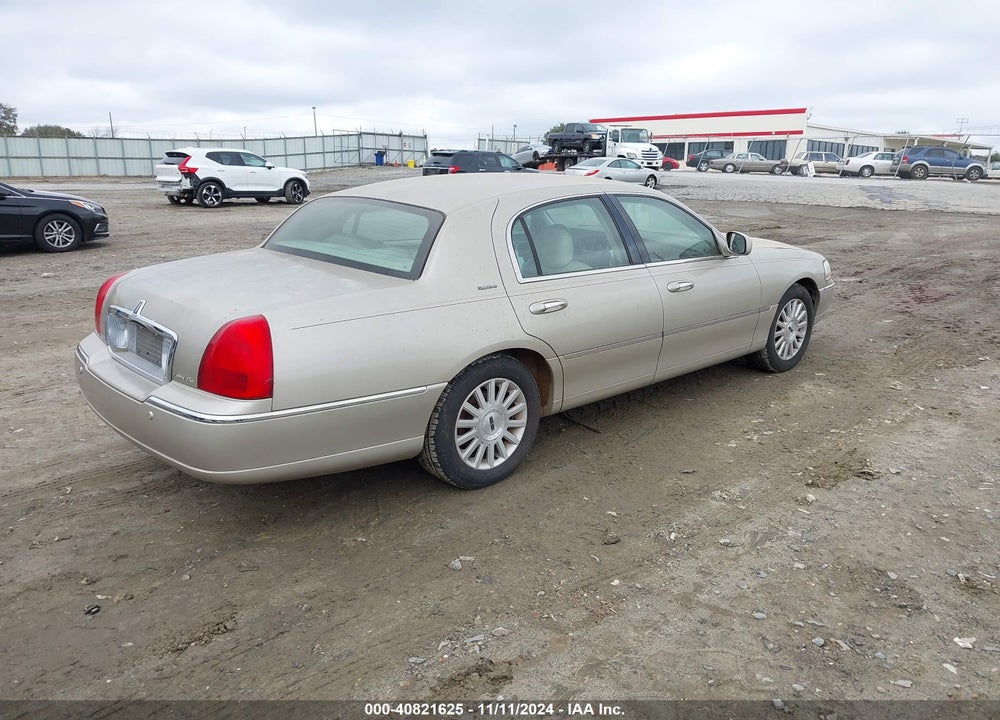 2004 LINCOLN TOWN CAR SIGNATURE VIN: 1LNHM81W14Y653660