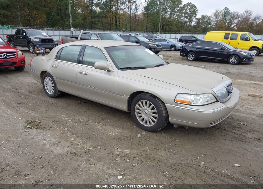 2004 LINCOLN TOWN CAR SIGNATURE VIN: 1LNHM81W14Y653660