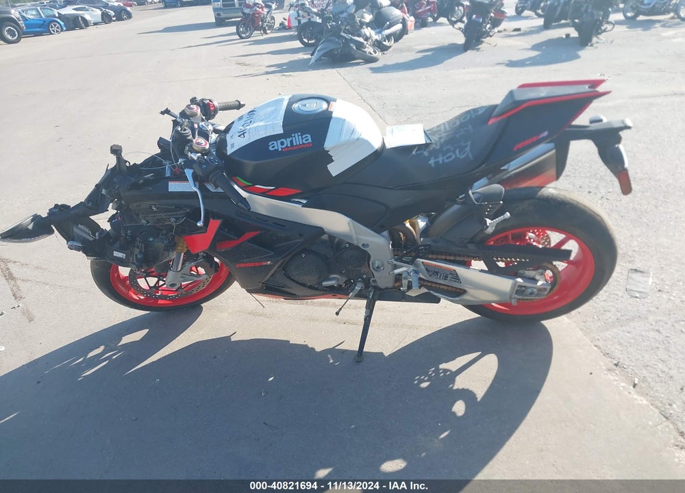 2024 APRILIA RSV4 1100 VIN: ZD4KYUA09RS001032