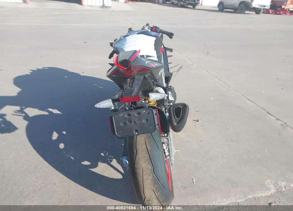 2024 APRILIA RSV4 1100 VIN: ZD4KYUA09RS001032