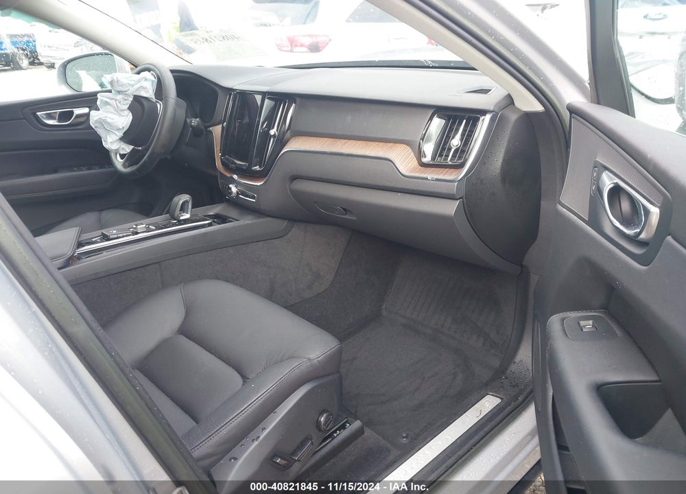 2023 VOLVO XC60 B5 PLUS BRIGHT THEME VIN: YV4L12RN7P1193155