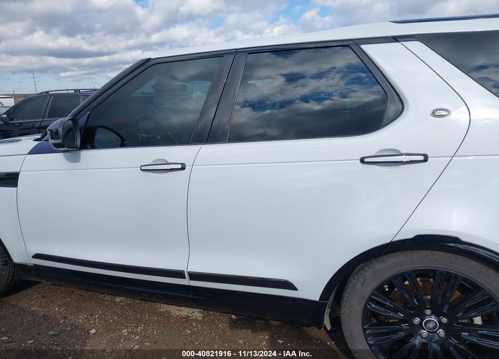 2017 LAND ROVER DISCOVERY HSE VIN: SALRRBBV2HA028401