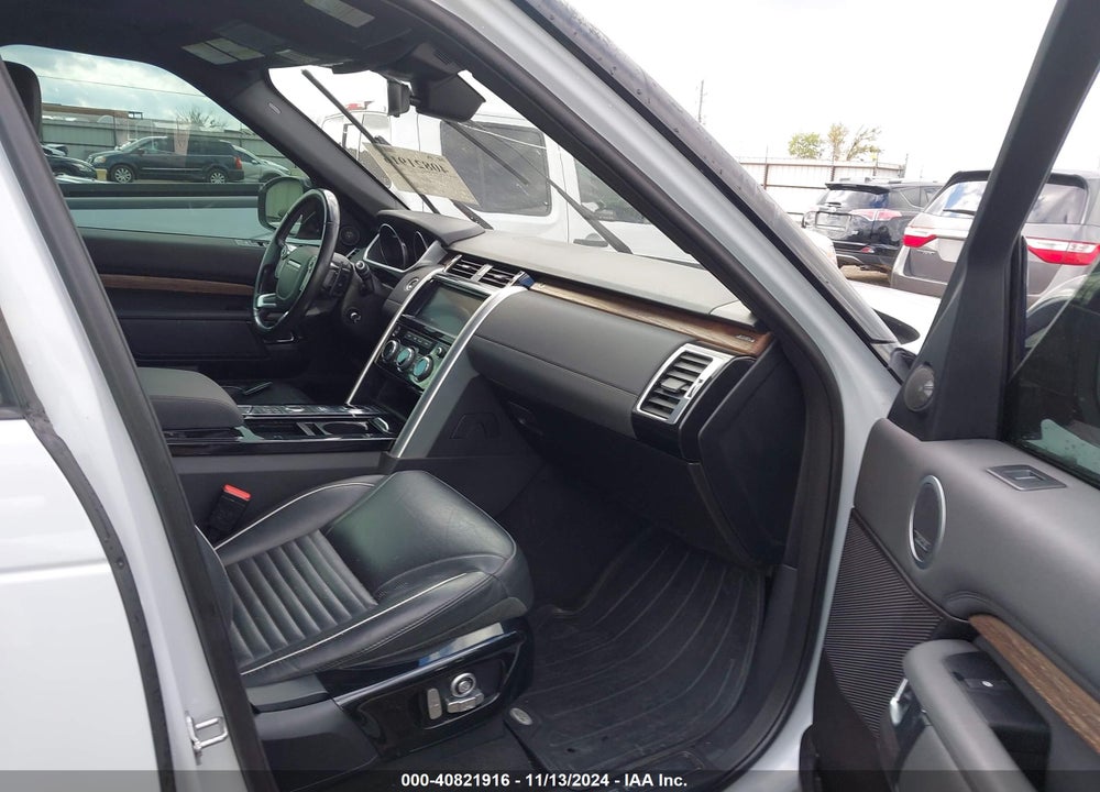 2017 LAND ROVER DISCOVERY HSE VIN: SALRRBBV2HA028401