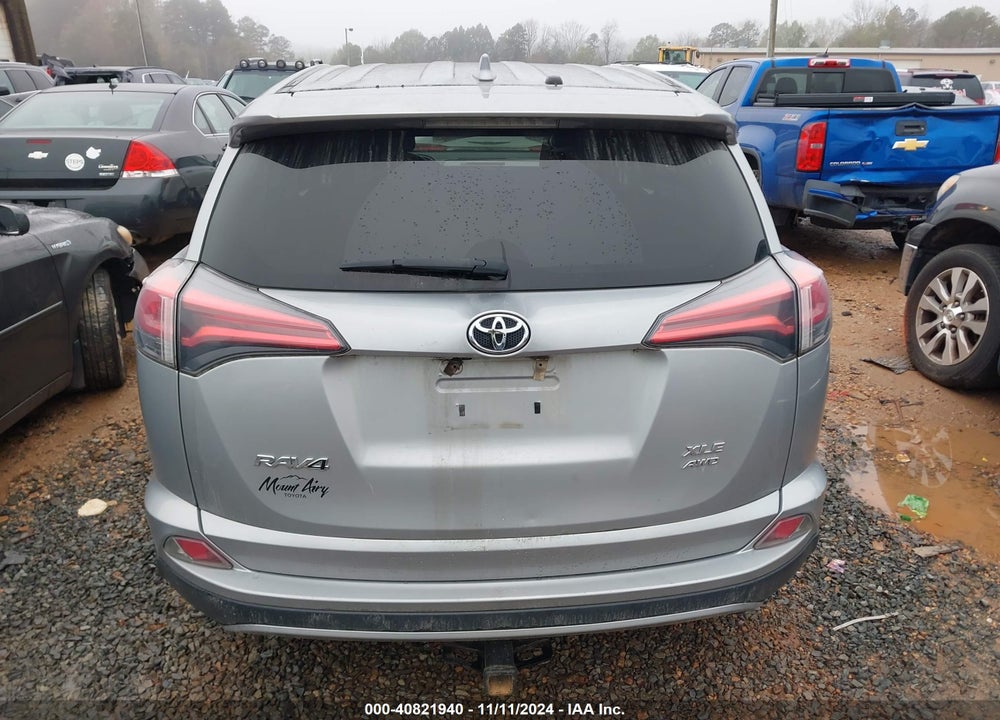 2018 TOYOTA RAV4 XLE VIN: 2T3RFREV8JW840409
