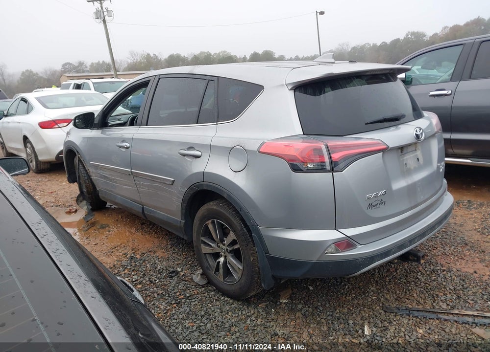 2018 TOYOTA RAV4 XLE VIN: 2T3RFREV8JW840409