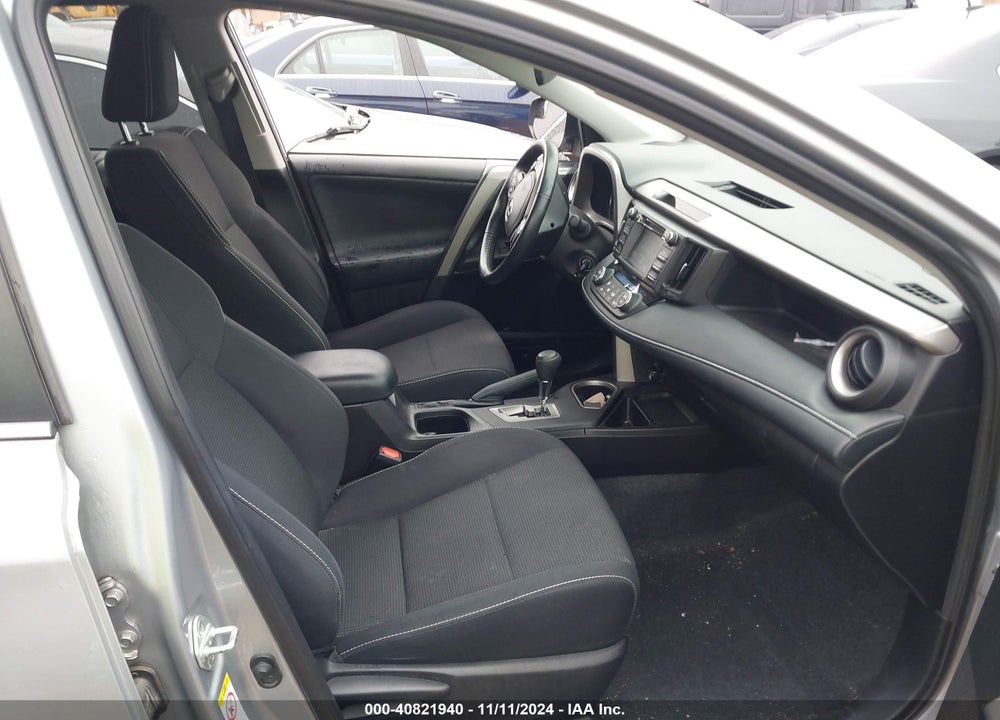2018 TOYOTA RAV4 XLE VIN: 2T3RFREV8JW840409
