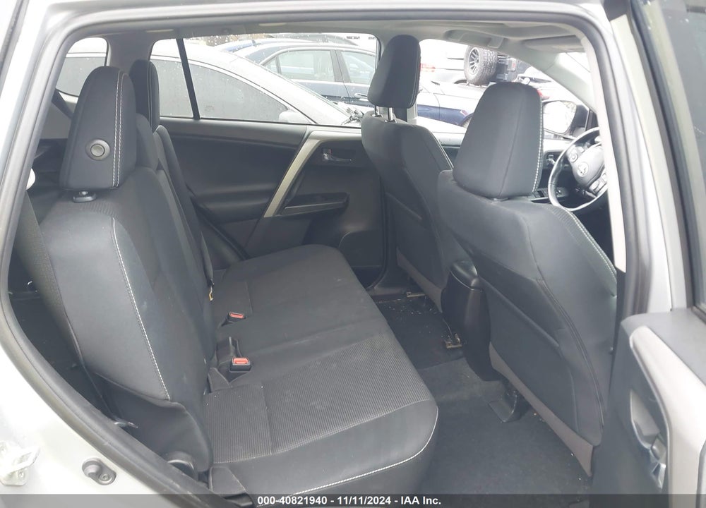 2018 TOYOTA RAV4 XLE VIN: 2T3RFREV8JW840409