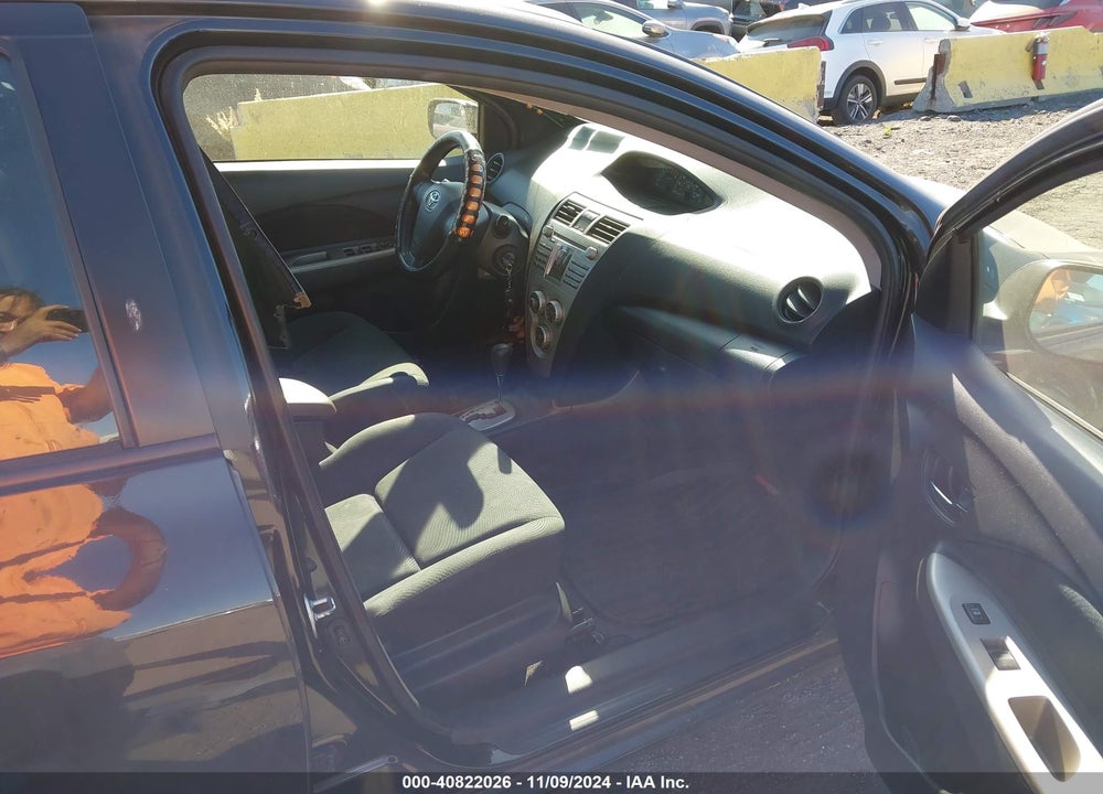 2010 TOYOTA YARIS VIN: JTDBT4K39A4076843