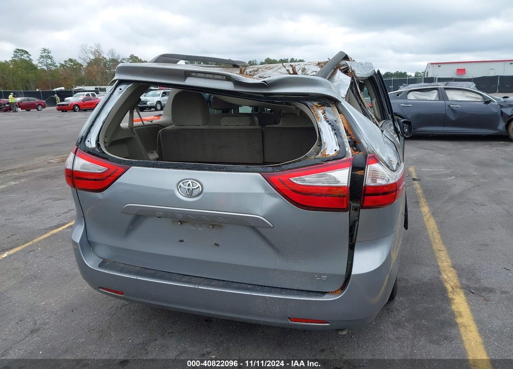 2015 TOYOTA SIENNA LE 8 PASSENGER VIN: 5TDKK3DC0FS624833
