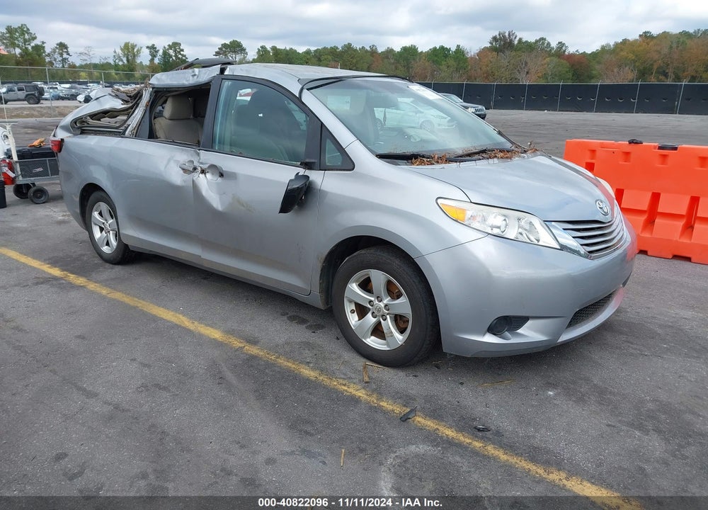 2015 TOYOTA SIENNA LE 8 PASSENGER VIN: 5TDKK3DC0FS624833