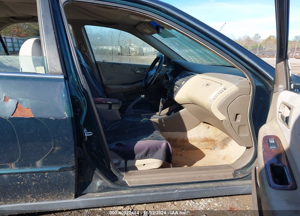 2000 HONDA ACCORD 2.3 SE VIN: JHMCG5679YC005913