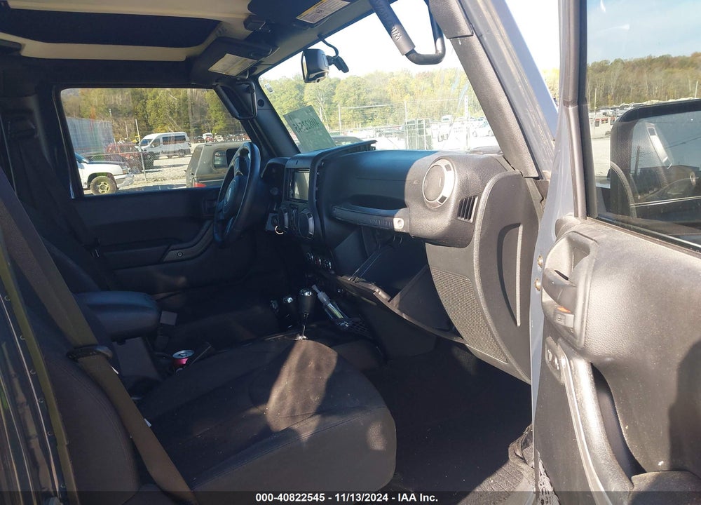 2017 JEEP WRANGLER UNLIMITED SPORT 4X4 VIN: 1C4BJWDG5HL606727