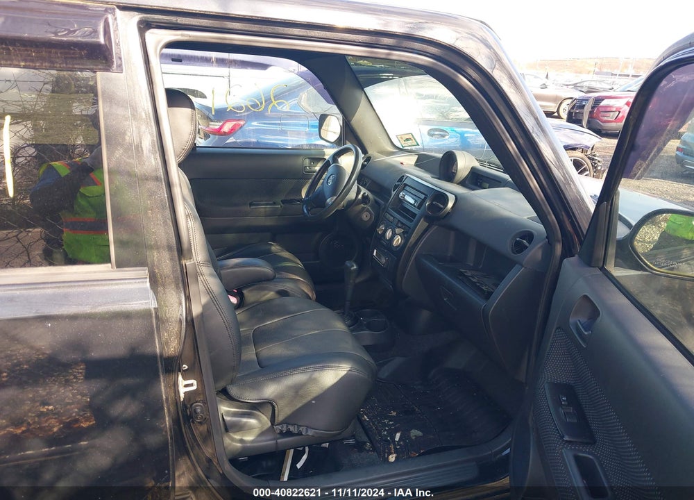 2005 SCION XB VIN: JTLKT324750172801