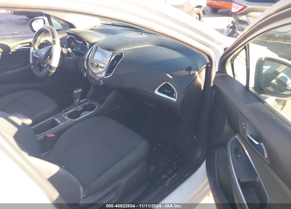 2017 CHEVROLET CRUZE LT AUTO VIN: 1G1BE5SMXH7124652