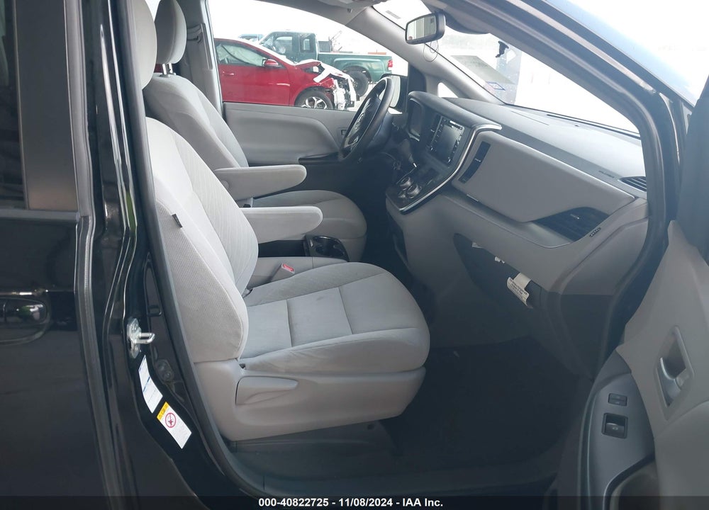 2018 TOYOTA SIENNA LE 7 PASSENGER VIN: 5TDJZ3DC9JS206013