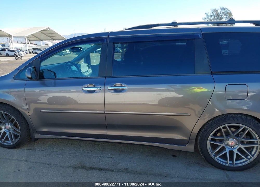 2017 TOYOTA SIENNA SE 8 PASSENGER VIN: 5TDXZ3DC7HS785734