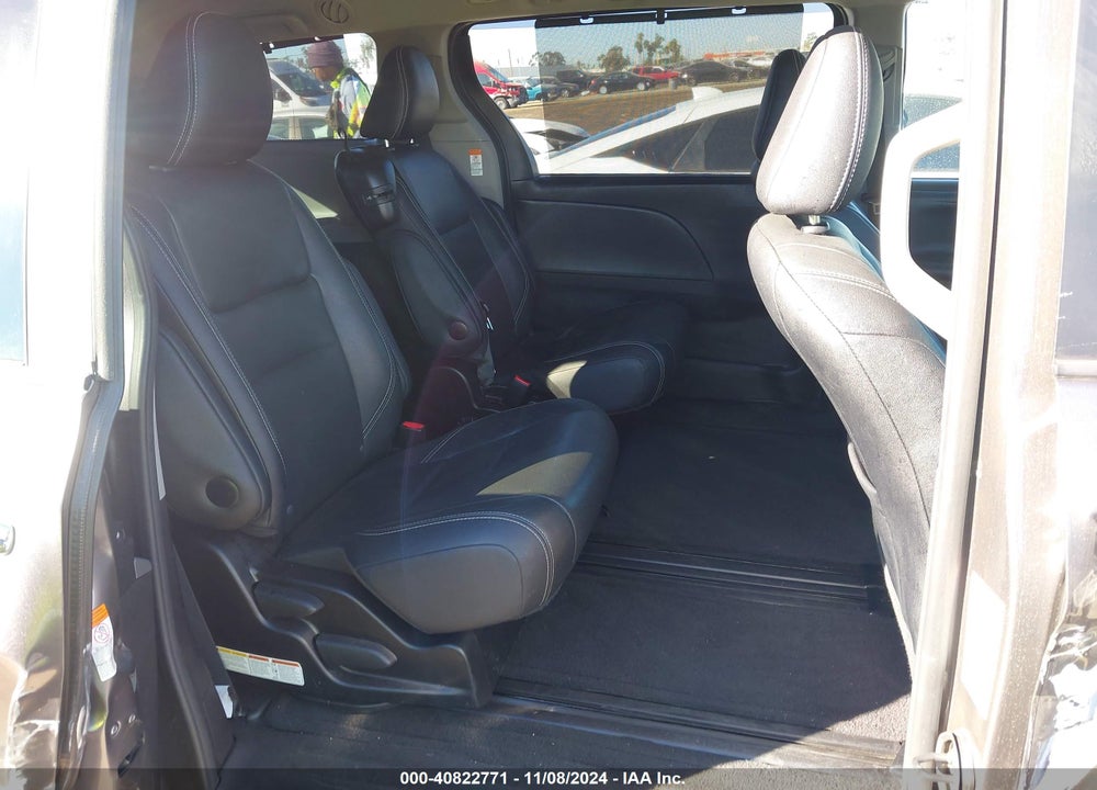 2017 TOYOTA SIENNA SE 8 PASSENGER VIN: 5TDXZ3DC7HS785734