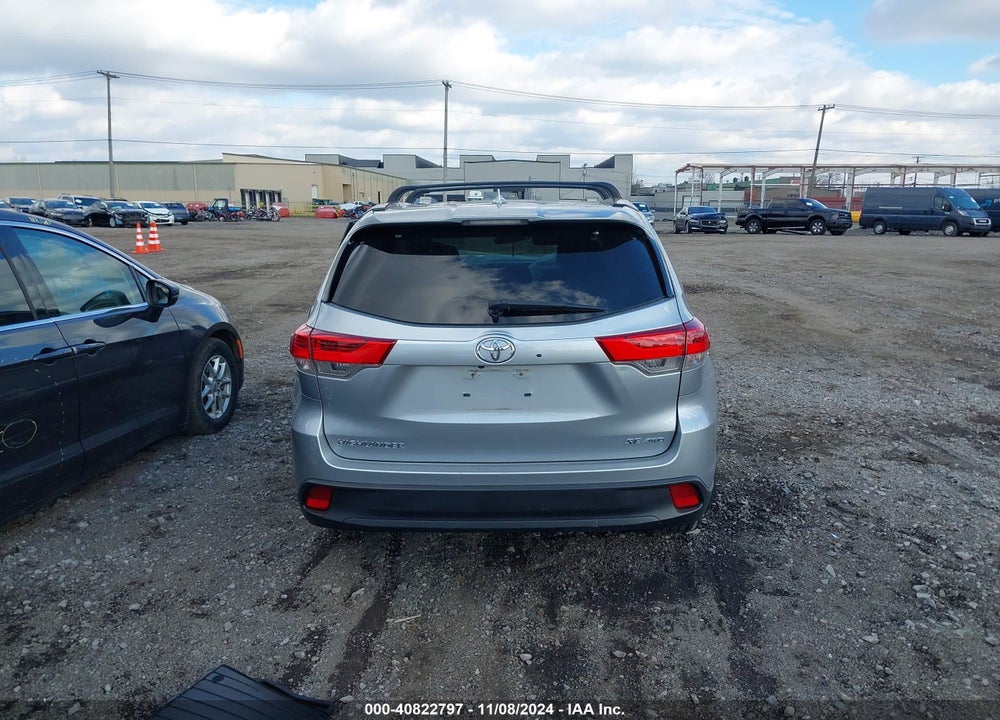 2017 TOYOTA HIGHLANDER SE VIN: 5TDJZRFH7HS509054