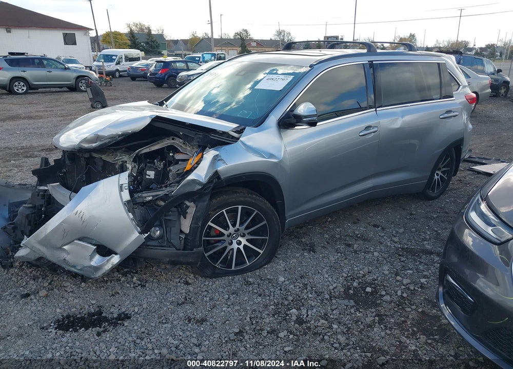 2017 TOYOTA HIGHLANDER SE VIN: 5TDJZRFH7HS509054