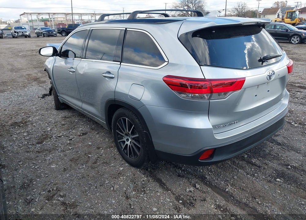 2017 TOYOTA HIGHLANDER SE VIN: 5TDJZRFH7HS509054