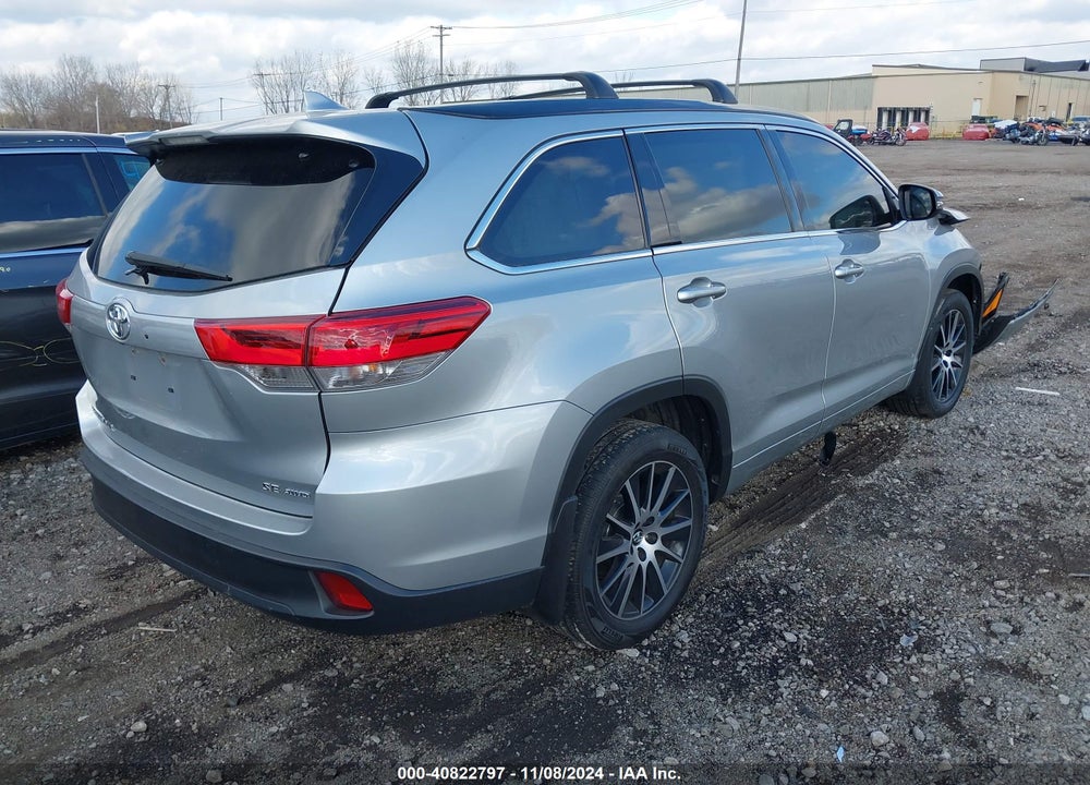 2017 TOYOTA HIGHLANDER SE VIN: 5TDJZRFH7HS509054