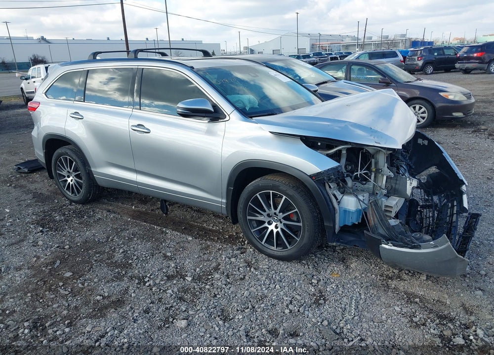 2017 TOYOTA HIGHLANDER SE VIN: 5TDJZRFH7HS509054