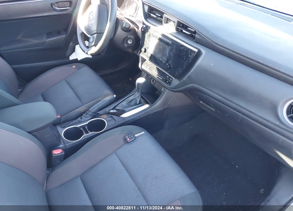 2018 TOYOTA COROLLA LE VIN: 2T1BURHE0JC032875