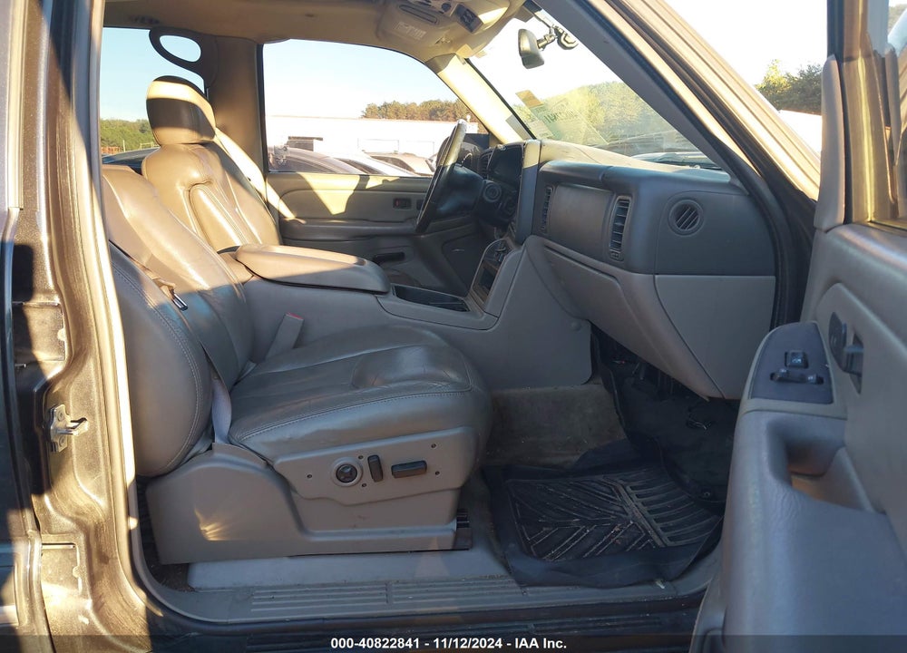 2005 CHEVROLET TAHOE LT VIN: 1GNEK13TX5R156679