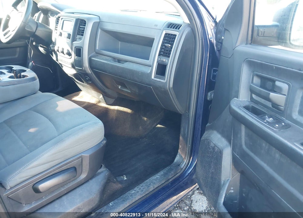 2015 RAM 1500 EXPRESS VIN: 1C6RR6KT1FS517612