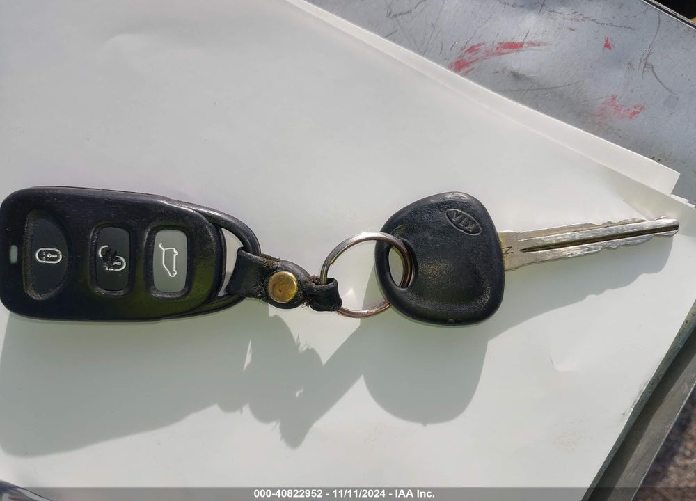 2007 KIA RONDO LX VIN: KNAFG525277121011
