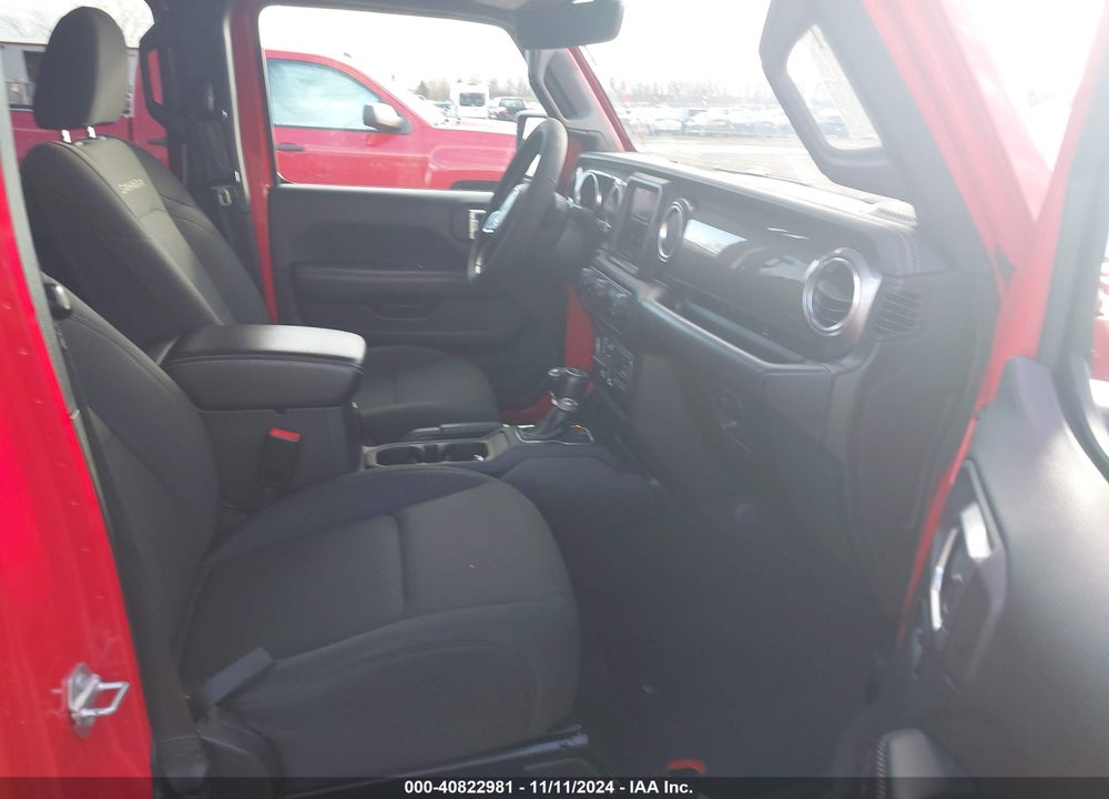2019 JEEP WRANGLER UNLIMITED SAHARA 4X4 VIN: 1C4HJXEN4KW686850