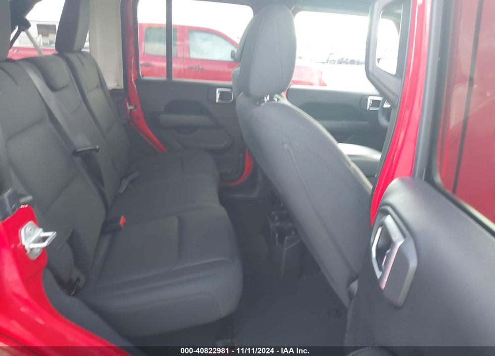 2019 JEEP WRANGLER UNLIMITED SAHARA 4X4 VIN: 1C4HJXEN4KW686850