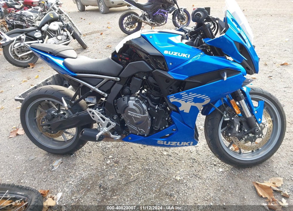 2024 SUZUKI GSX800 F VIN: JS1EM13B5R7103636