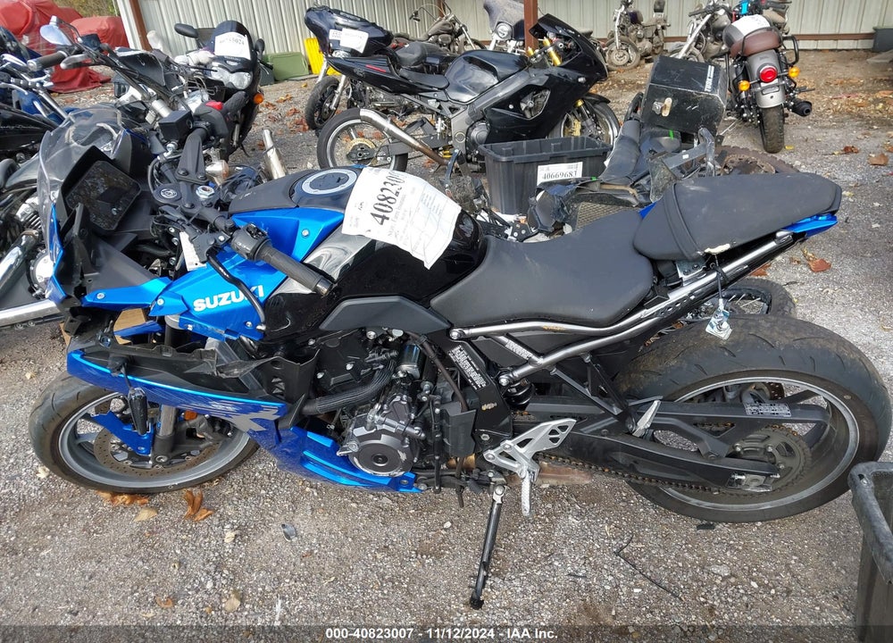 2024 SUZUKI GSX800 F VIN: JS1EM13B5R7103636