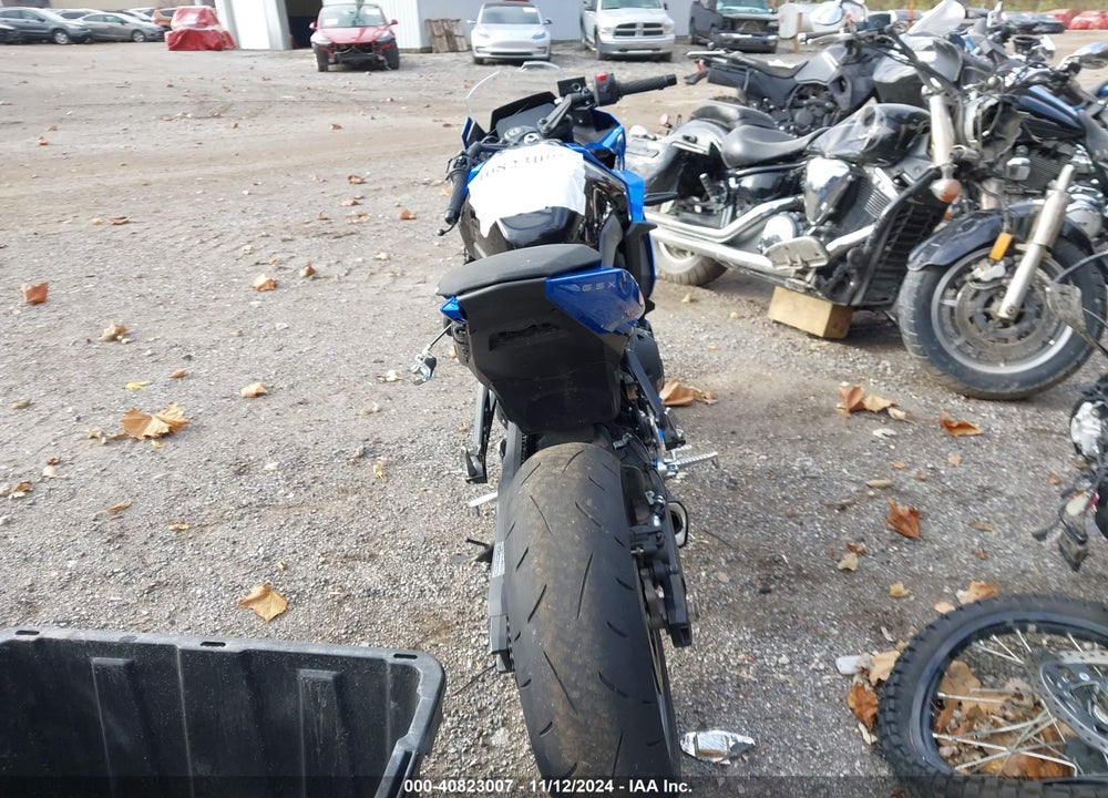 2024 SUZUKI GSX800 F VIN: JS1EM13B5R7103636