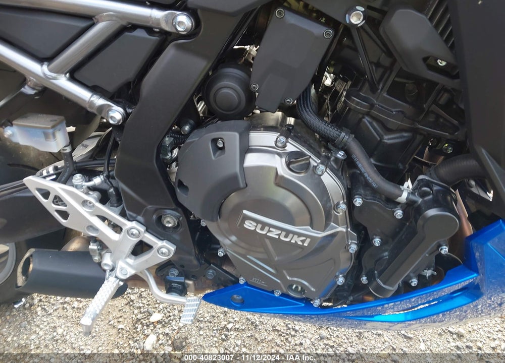 2024 SUZUKI GSX800 F VIN: JS1EM13B5R7103636