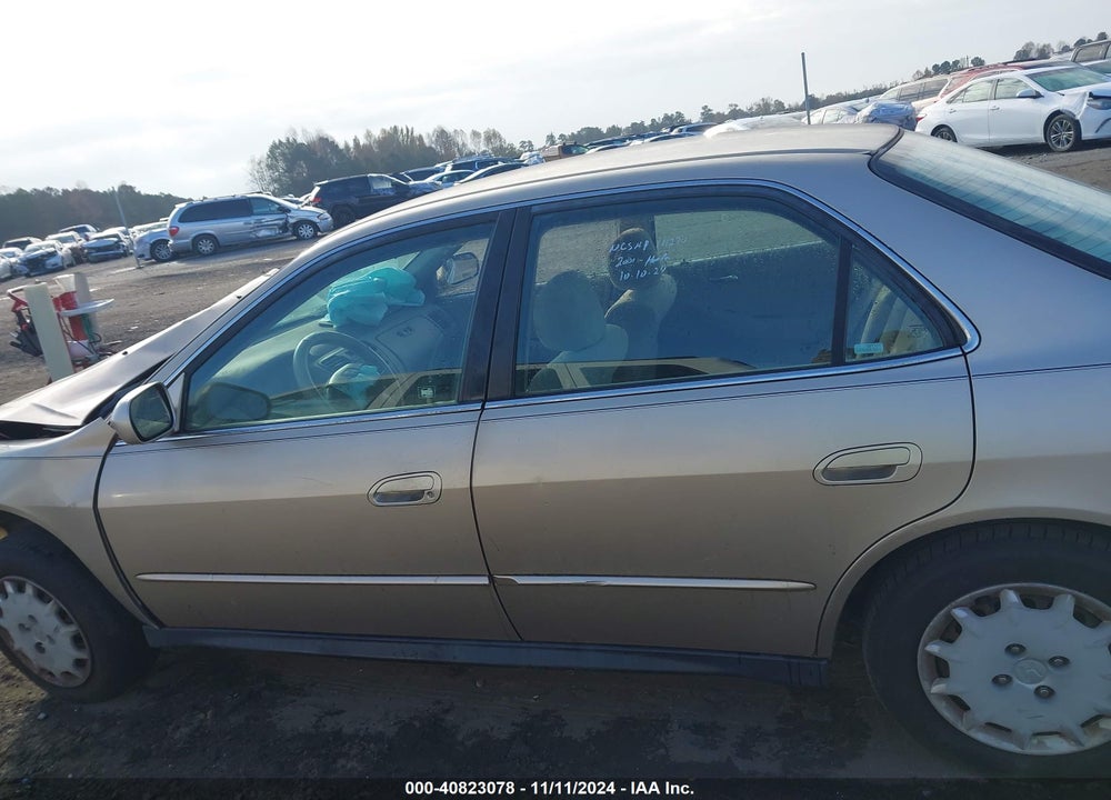 2001 HONDA ACCORD 2.3 LX VIN: 1HGCG56471A018833