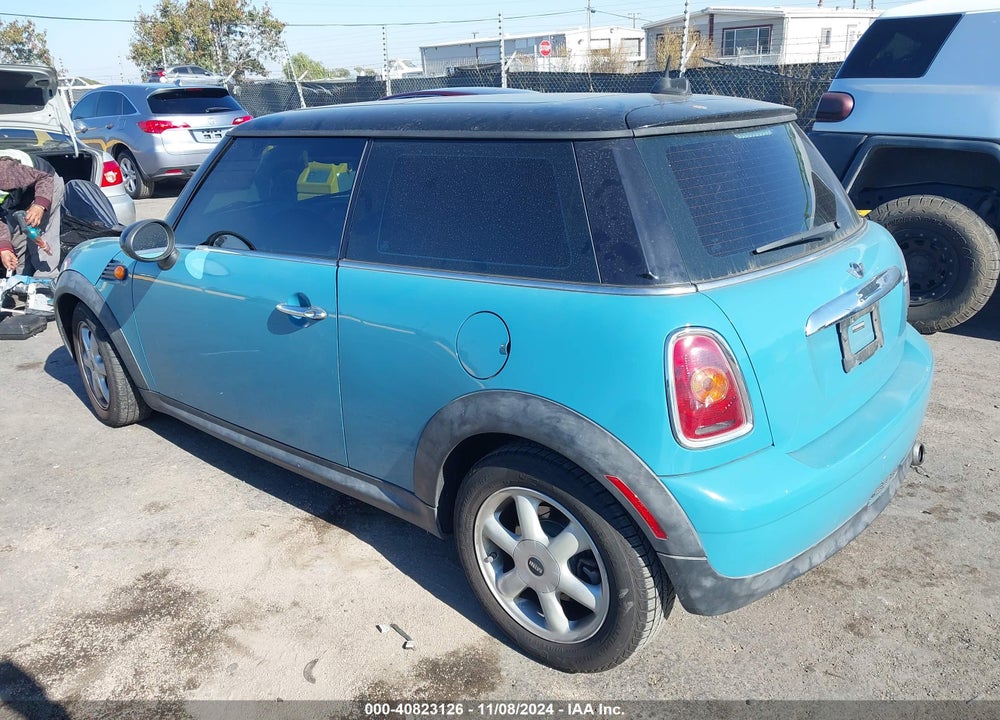 2010 MINI COOPER VIN: WMWMF3C56ATZ24559