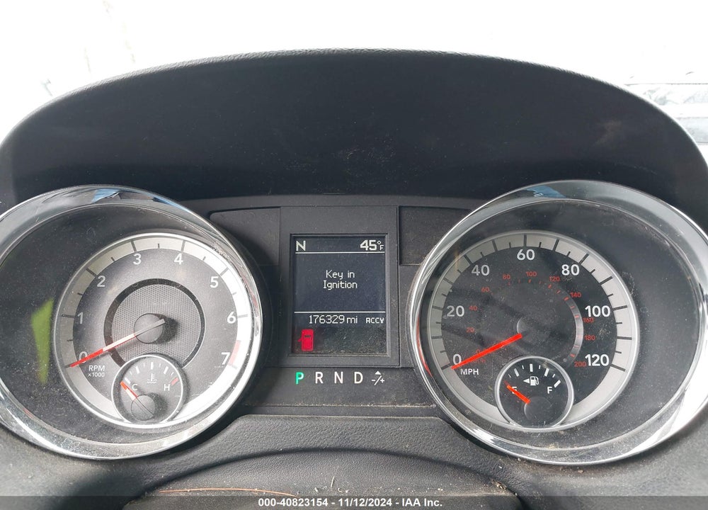 2011 DODGE GRAND CARAVAN VIN: 2D4RN5DG8BR611760