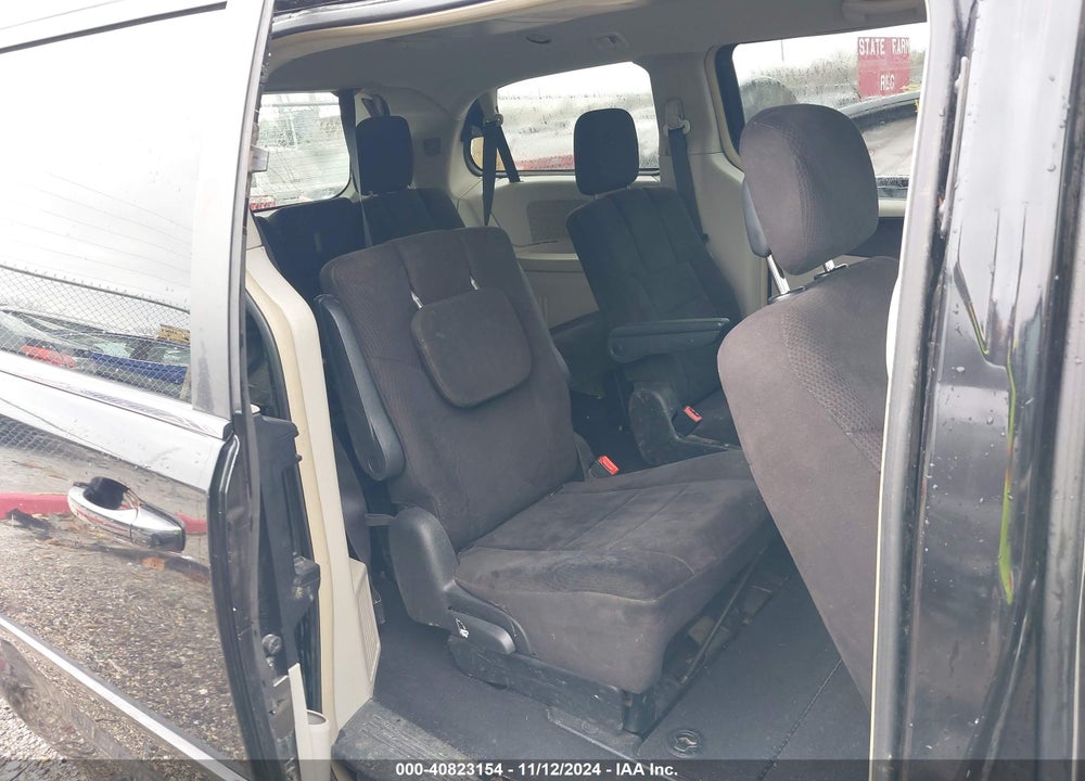 2011 DODGE GRAND CARAVAN VIN: 2D4RN5DG8BR611760