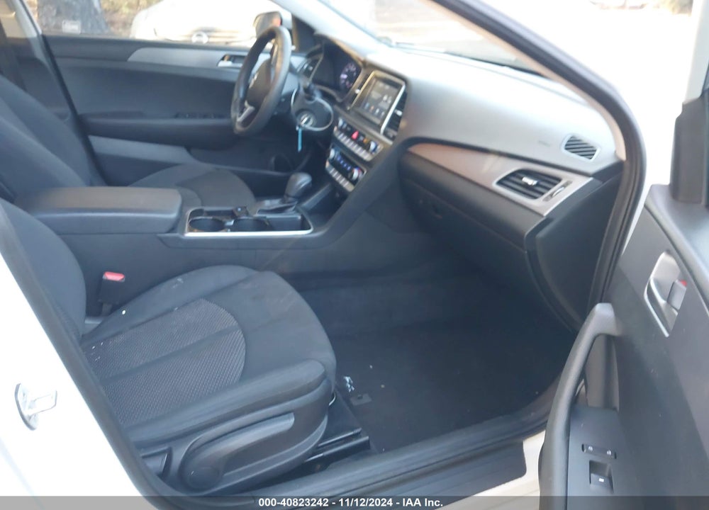 2019 HYUNDAI SONATA VIN: 5NPE24AF1KH761930