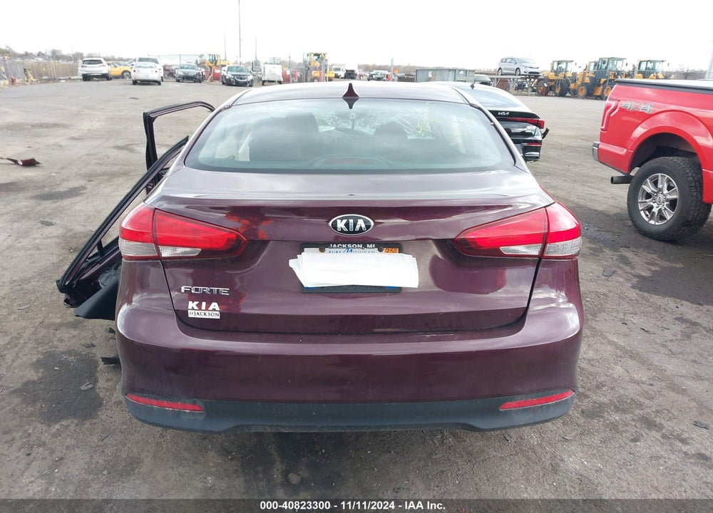 2018 KIA FORTE VIN: 3KPFK4A71JE169024
