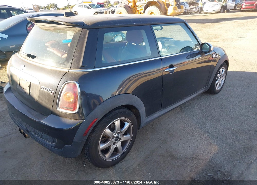 2008 MINI COOPER S VIN: WMWMF73578TV35835