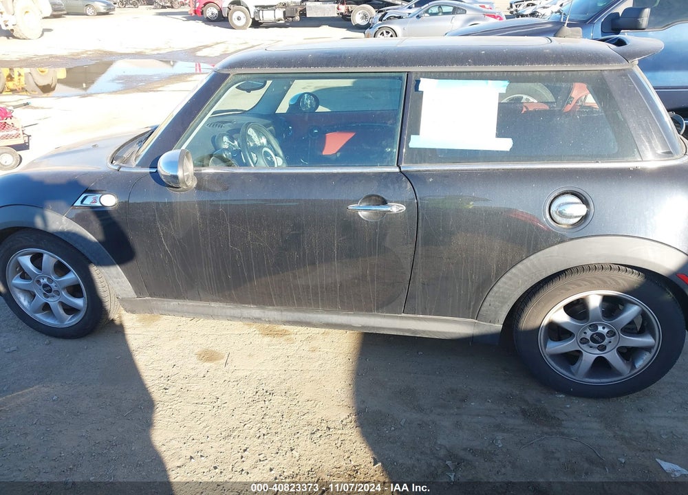 2008 MINI COOPER S VIN: WMWMF73578TV35835